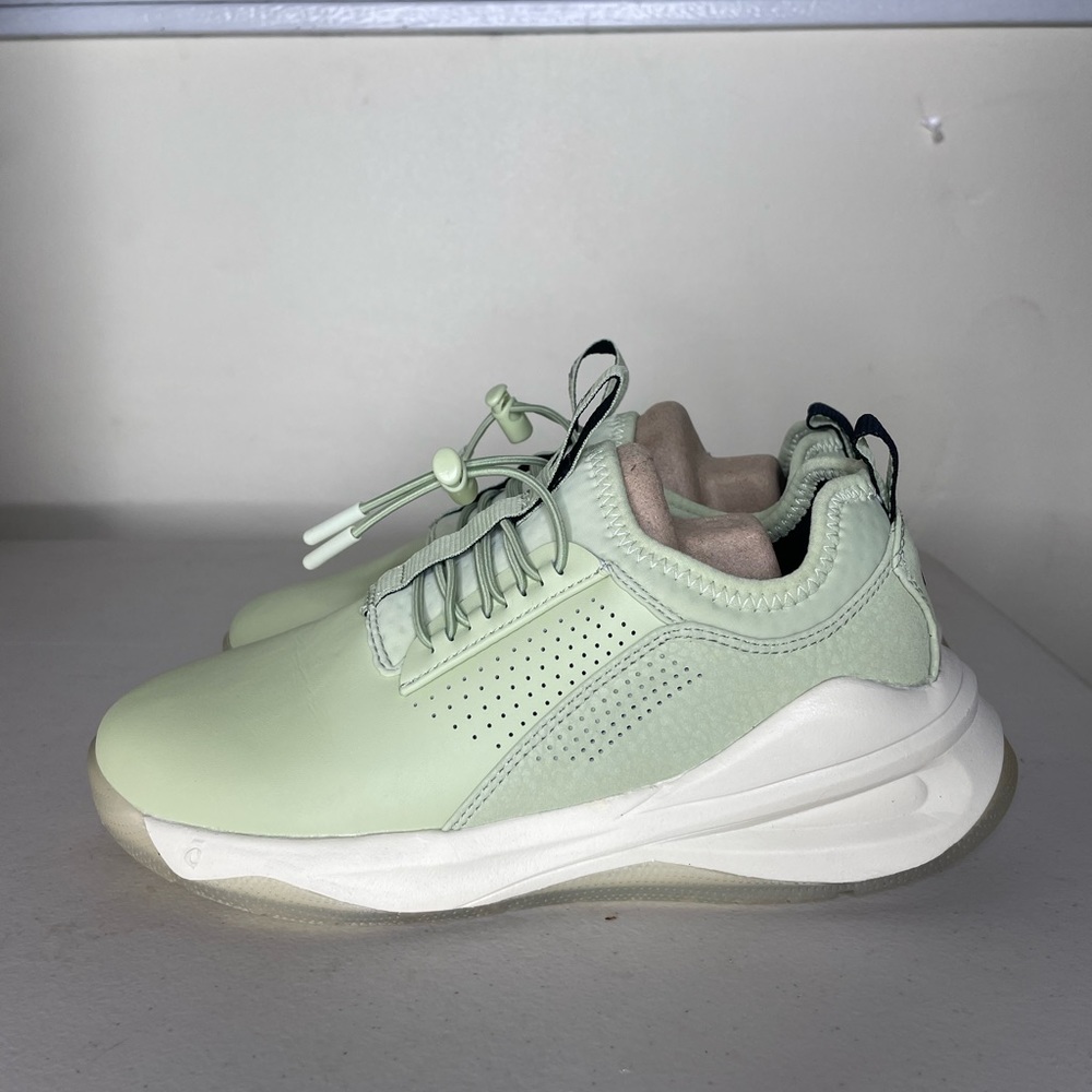 Women’s Clove Shoes in Sage size 5